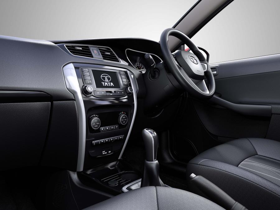 Интерьер Tata Bolt 2014 года  (фото 6 из 14)